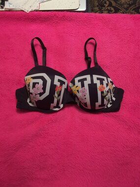 PINK Victoria's Secret Wear Everywhere T-Shirt Bra 36C Black Floral Logo